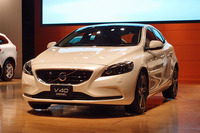「D4」ユニット搭載車の中で、最もコンパクトなモデルとなる「ボルボV40」。
    