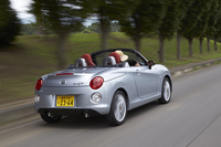 2015年8月に発売された「ダイハツ・コペン セロ」。セロは「ローブ」「エクスプレイ」に続く、第3の内外装デザインとなる。