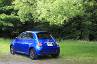 本国でのデビューは2007年7月と、今年でモデルライフ8年目を迎えた「フィアット500」。日本では2008年3月に発売された。