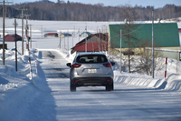 4WDシステム制御のパラメーターとしてi-ACTIV AWDシステム搭載車は多数のセンサーを備える。スロットルペダル位置、ステアリング舵角（だかく）、ブレーキ液圧から始まり、外気温、そして前後ワイパースイッチのオン／オフまで感知している。