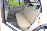 3代目「アルトラパン」では、従来モデルより室内空間を大幅に拡大。前後乗員間距離は60mm広がっている。
    