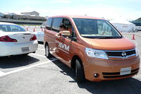 テストで乗ったのはセレナ。こないだのマイナーチェンジで、これにもオプション設定された。