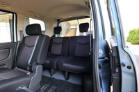 2列目、3列目中央席にELR3点式シートベルトが標準装備された。