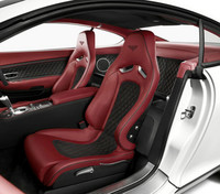 2シーター化されたインテリア。スポーティとはいいつつも、ベントレーらしい豪奢な仕上がりとなっている。