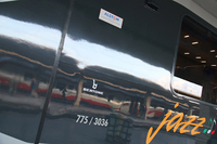 先頭車両にはjazzのロゴとともに、BERTONEのサインが。