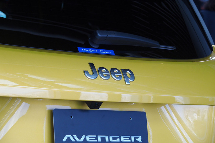 ジープ・アベンジャー ローンチエディション（リアのエンブレム）