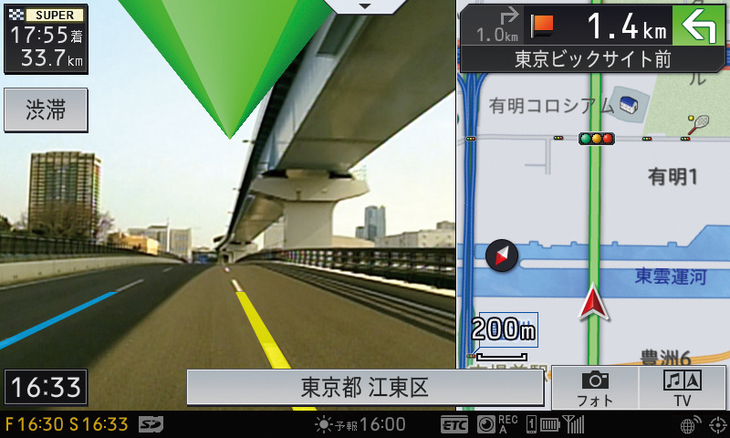 MAユニットを付けると同梱されるカメラが大活躍。走行中は前車との距離を認識、車線のある道路では車線はみ出しなど各種の警告を発する。