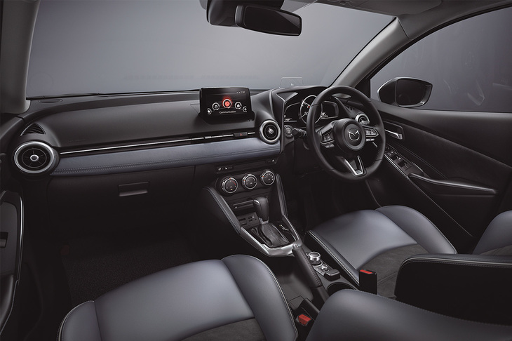 「いいもの感」あふれるインテリアや快適装備の充実も「マツダ2」の魅力。やや硬めの乗り味や正確なハンドリングは欧州車ライクで、マニア心をくすぐる。