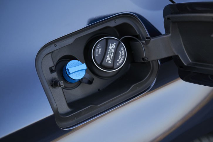 BMW 5シリーズ セダン ラグジュアリーライン（給油口）