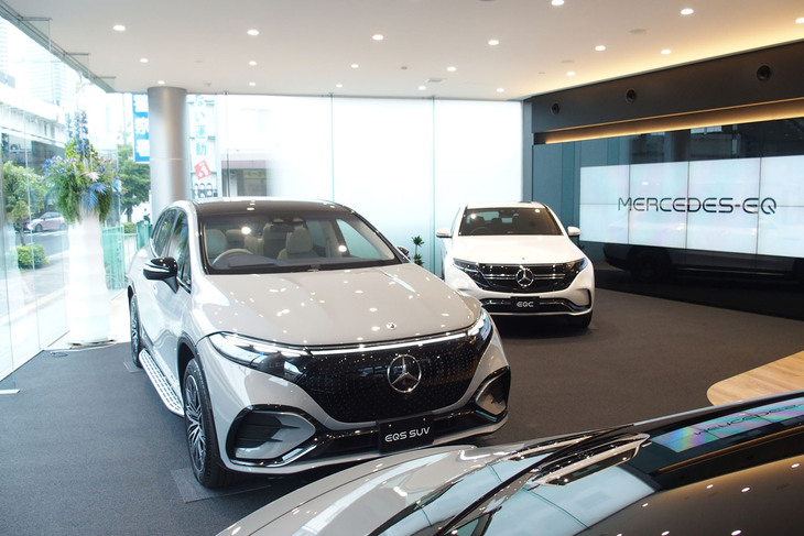 メルセデス・ベンツEQS580 4MATIC SUVスポーツ（フロントビュー）