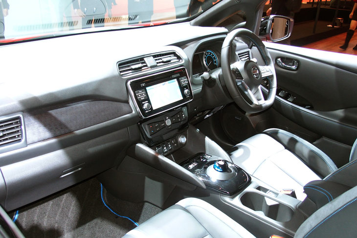 「リーフe+」のインテリア。