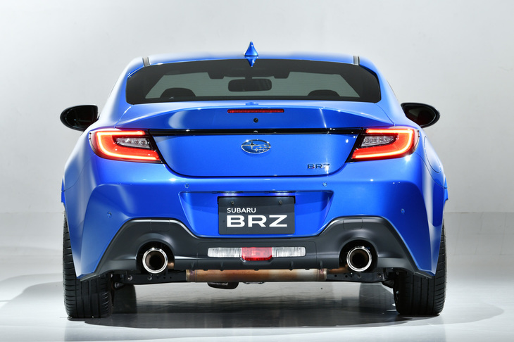 新型では従来モデルよりリアのトレッドを片側5ｍｍずつ拡大。踏ん張り感のあるリアデザインを実現した。