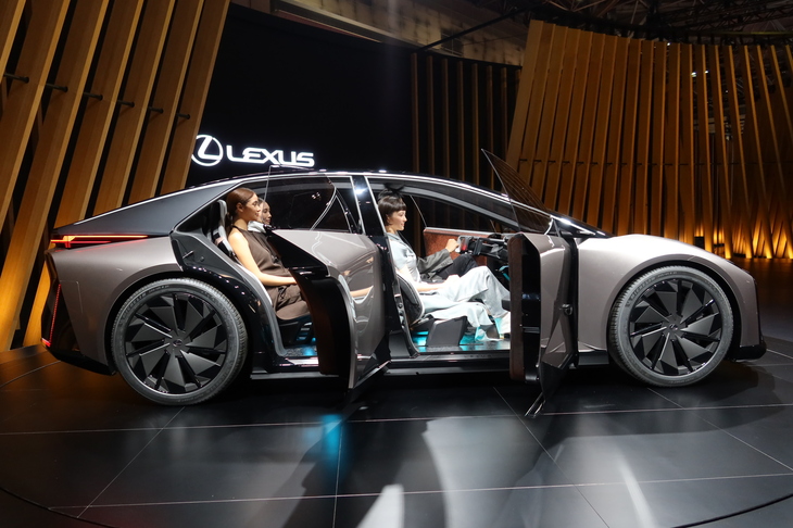 レクサスLF-ZC