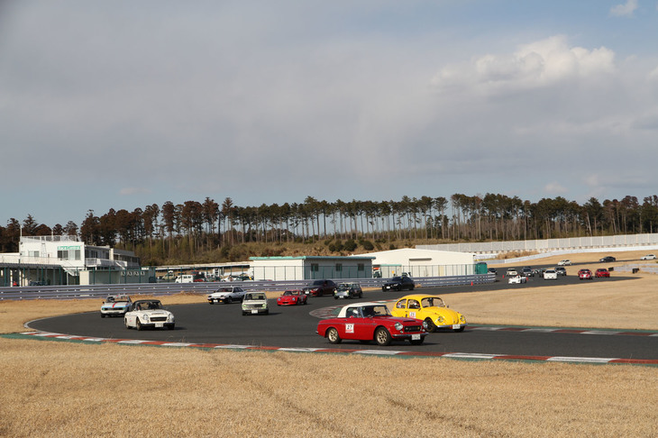 全レースとスポーツ走行の終了後のフィナーレは、希望する全車両によるパレードラン。