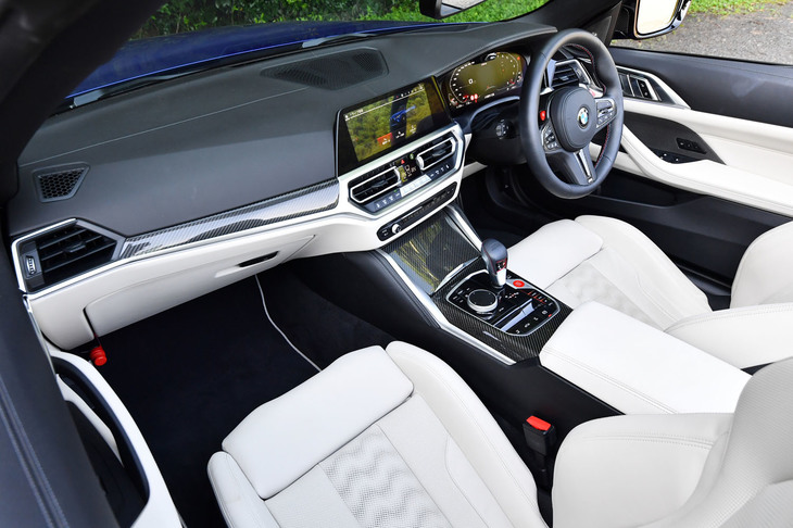 今回試乗した車両のインテリアは、35万円のオプションとなる「BMW Individualフルレザーメリノ アイボリー・ホワイト×ブラック」で仕上げられていた。