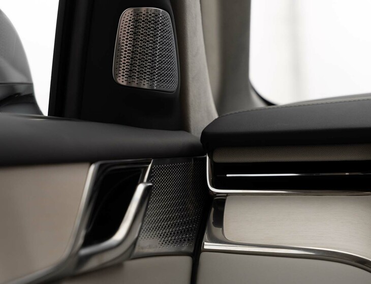 ボルボEM90（運転席のドアノブ周辺）