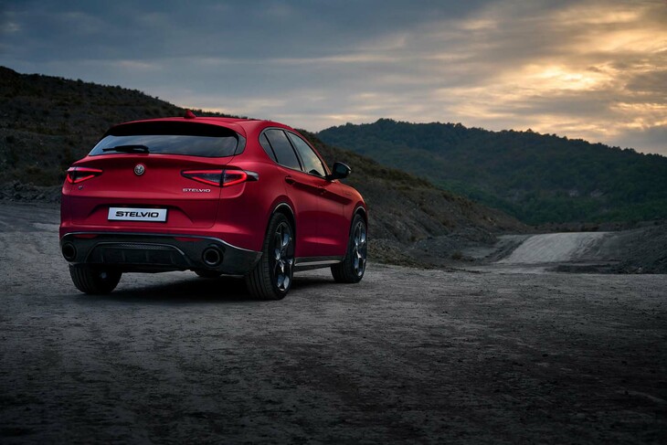 ステルヴィオ2.0ターボQ4コンペティツィオーネ