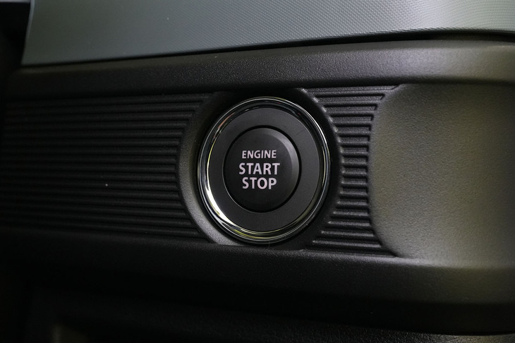 キーレスプッシュスタートシステムもスズキの軽商用車初。
