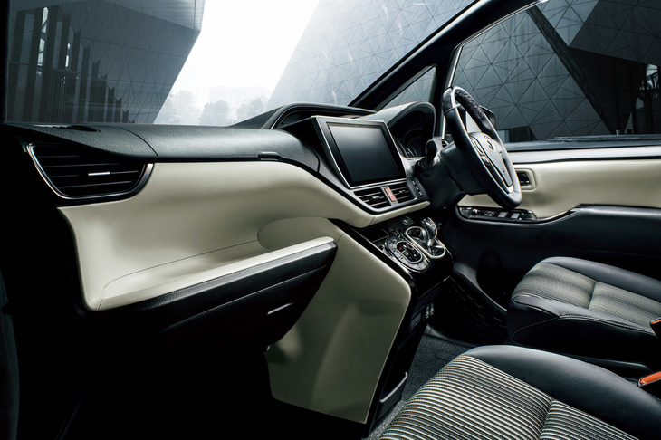 ブラック＆フロマージュの内装色が採用された「ノアSi“W×B Ⅲ”」。