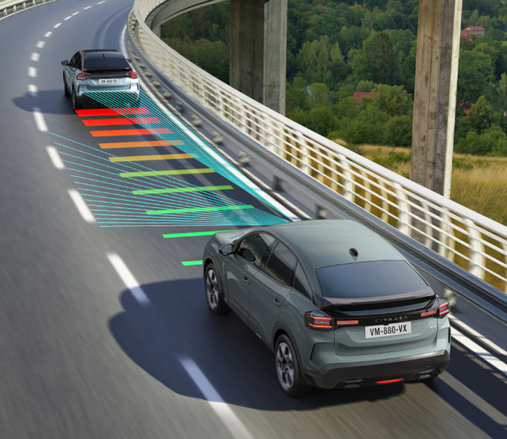 渋滞時に便利なストップ＆ゴー機能付きアクティブクルーズコントロールや、白線が明確な車線内のポジションをキープするレーンポジショニングアシストなど、ADASの充実もうたわれる。