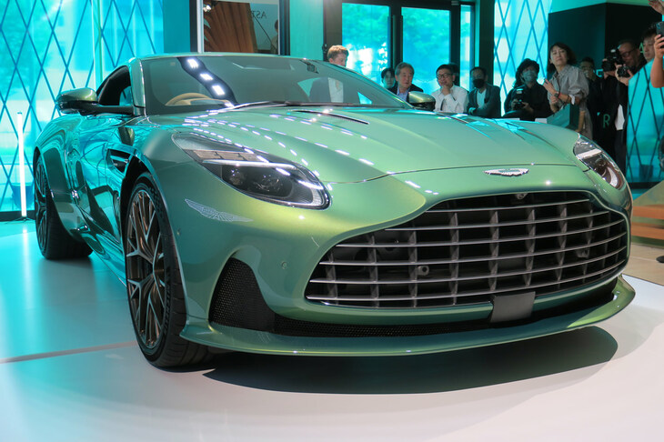 アストンマーティンDB12（エクステリア）