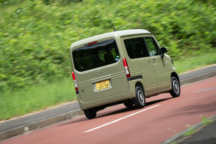 まずは「＋STYLE FUN」のターボエンジン搭載モデルをテスト。坂道でもグイグイ登る動力性能に満足するとともに、フル加速を試みても、思いのほか室内が静かであることに感心した。