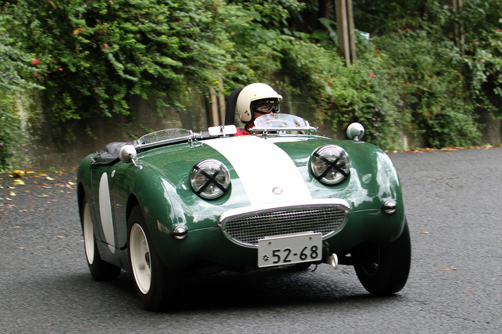コンペティション風にモディファイされた通称カニ目こと1959年「オースチン・ヒーレー・スプライトMk1」。