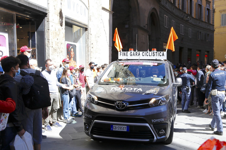 最後尾を守るのは「トヨタ・プロエース ヴァーゾ」。