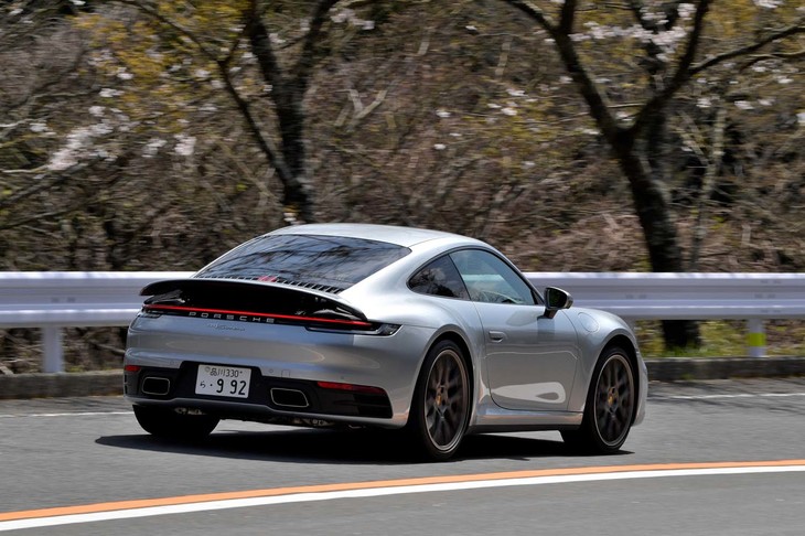 今回は250km弱の距離を走行し、満タン法で7.0km/リッター、車載の燃費計で7.6km/リッターの燃費を記録した。欧州複合サイクルのカタログ値は、9.0リッター/100km（約11.1km/リッター）。