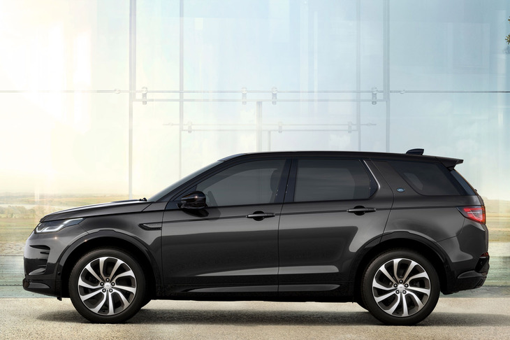 「ディスカバリー・スポーツ」の2025年モデルにはディーゼルモデルの「D200」とガソリンモデルの「P250」に、エントリーグレード「S」がラインナップされた。