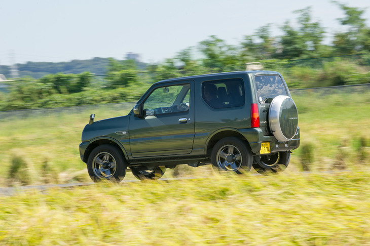 世間的にはいまいち評判の良くない「JB23」の丸シカクいスタイルだが、個人的には世紀の傑作だと思う。皆さんいかがでしょう？（写真：向後一宏）