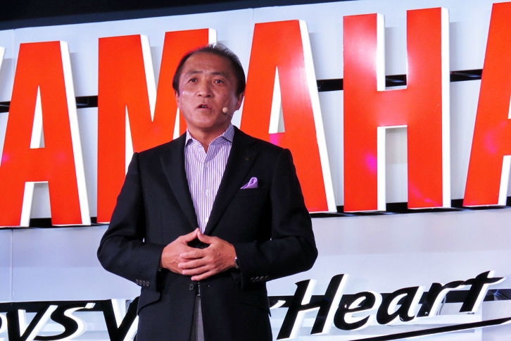 プレスカンファレンスにおいて、ヤマハの取り組みを説明する柳社長。