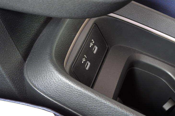 日産リーフB7 G（USB Type-Cポート）