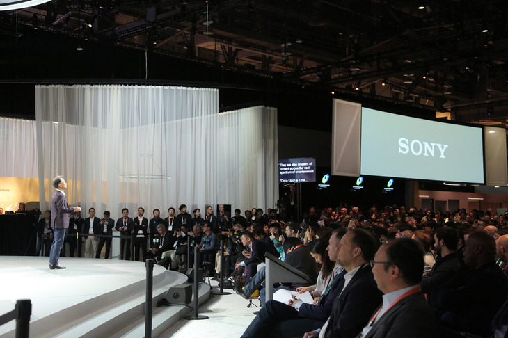 「CES 2020」におけるソニーのプレスカンファレンスの様子。今回のショーでは「VISION-S」の他にも、最新の8K液晶テレビなども出展された。