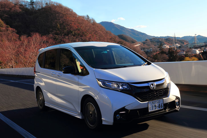 「上質でしなやかな走り」を実現するべくチューニングを受けた「フリード モデューロX」。サスペンションも専用品を装備する。