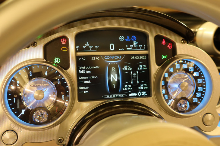 パガーニ・ウトピア ロードスター（メーターパネル）