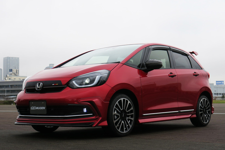 ホンダ・フィット リュクス 無限パーツ装着車（エクステリア）