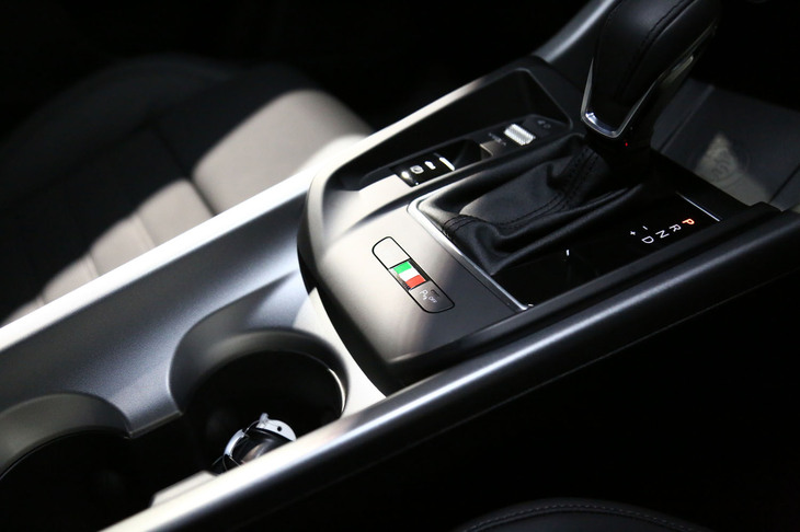 アルファ・ロメオ・トナーレ（センターコンソール）