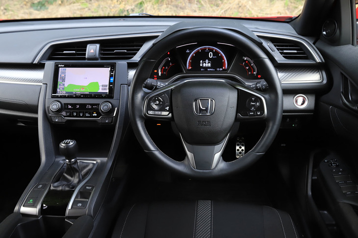 テスト車には、素早いシフト操作を実現させるクイックシフターが装着されていた。