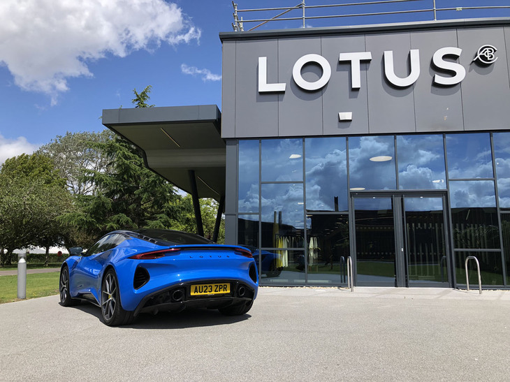 今回の「エミーラ」の試乗は、F1マシンからロードカーまで、かつてすべてのロータス車の開発に用いられてきたヘセルのテストトラックと、ロータスのファクトリー周辺の公道で行った。