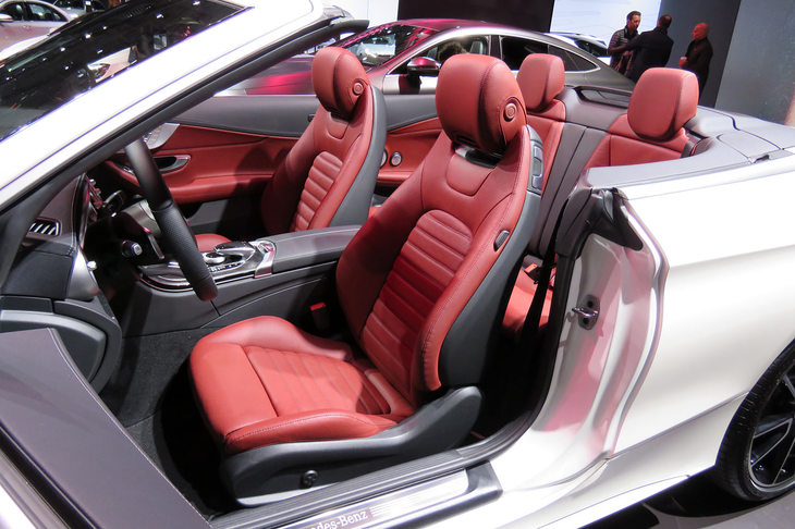 メルセデス・ベンツCクラスカブリオレ（シート）