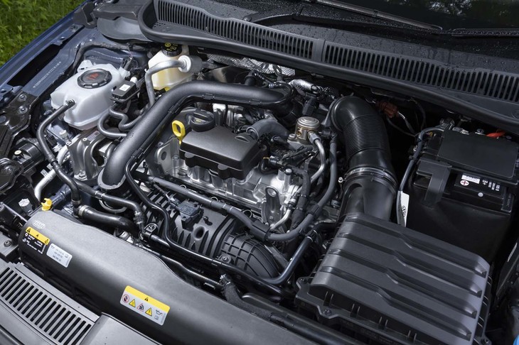 マイナーチェンジで全グレードのパワーユニットが1リッターターボエンジンに一本化された。
