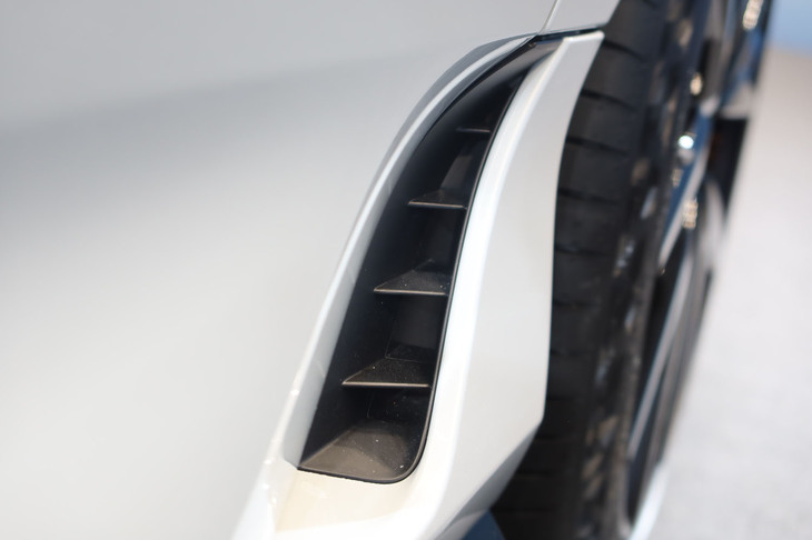 ホンダ・プレリュード（フロントホイール後方のエアアウトレット）