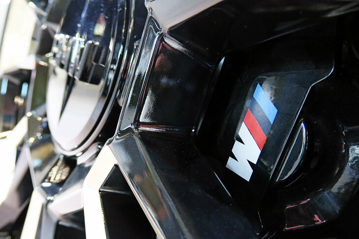 BMW XM（ブレーキキャリパー）