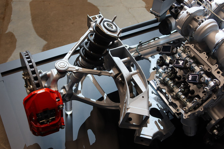 トヨタGR GT（左フロントサスペンション）