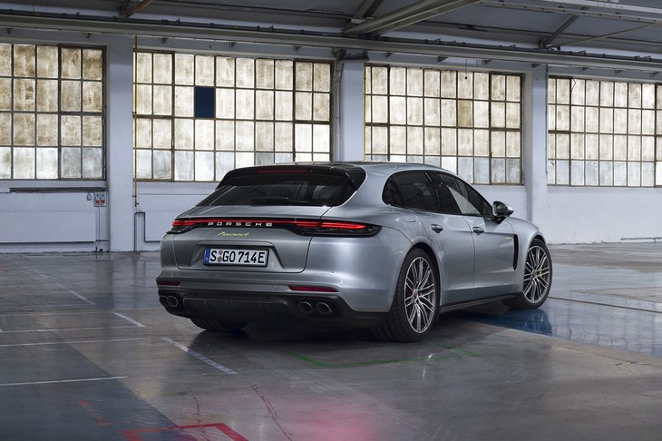 パナメーラ4 Eハイブリッド スポーツツーリスモ