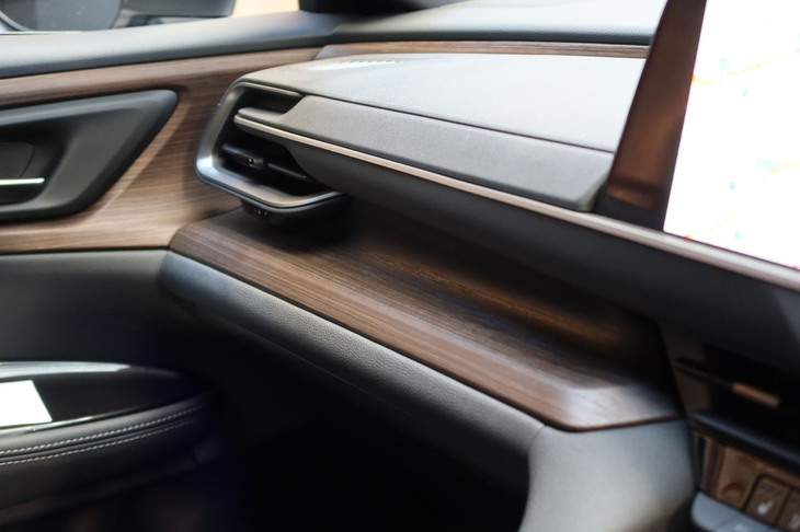 トヨタ・クラウン セダン（助手席前方の様子）