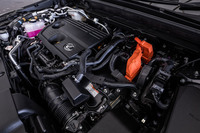 レクサス初のプラグインハイブリッドモデル「NX450h＋」は、最高出力185PSの2.5リッター直4エンジンに前輪用モーター兼ジェネレーター、後輪用モーターが組み合わされる。