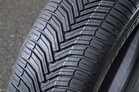 雪上も走れる夏タイヤ「ミシュラン・クロスクライメート」登場の画像