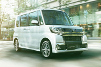 より個性的な内外装が与えられた「シフォンカスタム」。写真は「シフォンカスタムR リミテッド スマートアシスト」のもの。